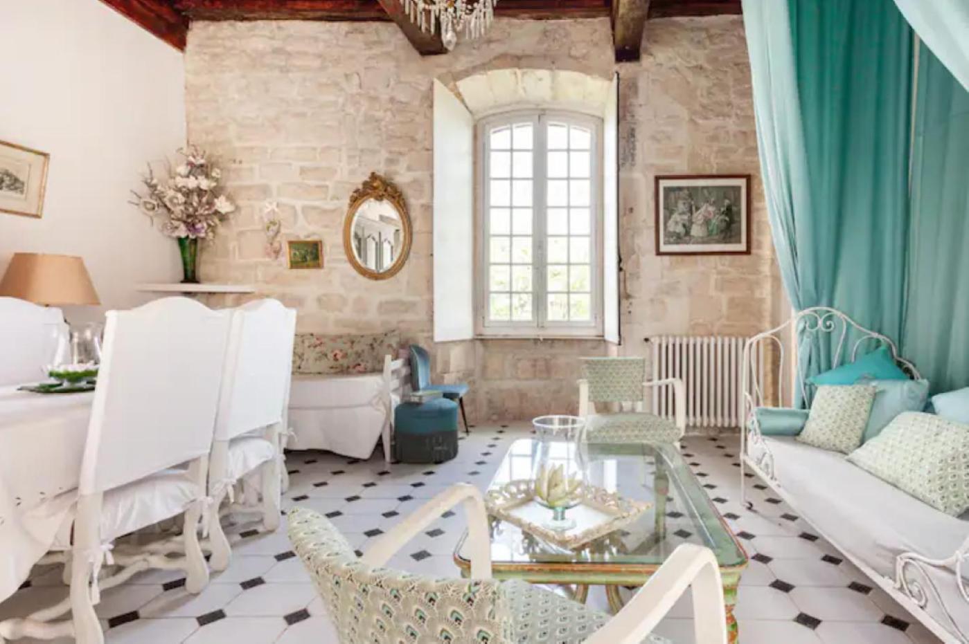 Appartement Spacieux Avec Deux Chambres Au Chateau Валанс Экстерьер фото