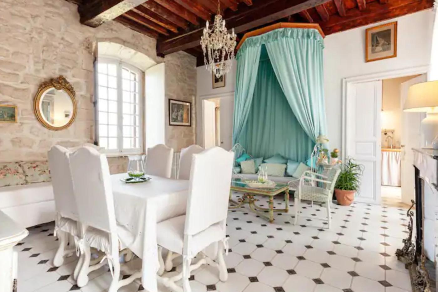 Appartement Spacieux Avec Deux Chambres Au Chateau Валанс Экстерьер фото